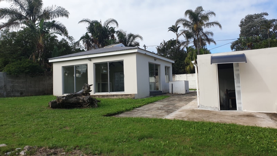 To Let 4 Bedroom Property for Rent in Beacon Bay Eastern Cape